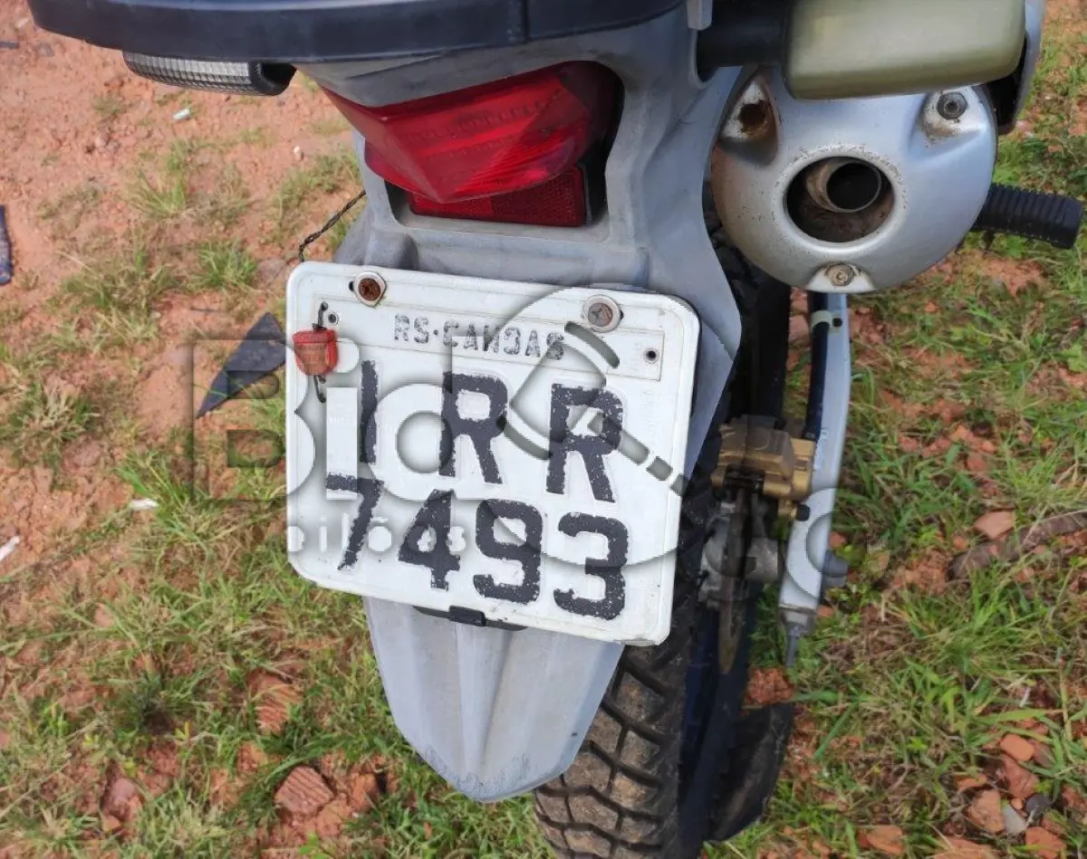LOTE 011 - Espécie: PASSAGEIRO / Marca: HONDA / Modelo: XRE 300 / Placa: IRR7493 / UF: RS / Município: Canoas / Ano fabricação: 2011 / Ano modelo: 2011 / Cor: VERMELHA / Chassi: 9C2ND0910BR013300 / Motor: ND09E1B013300 / RENAVAM: 304572268