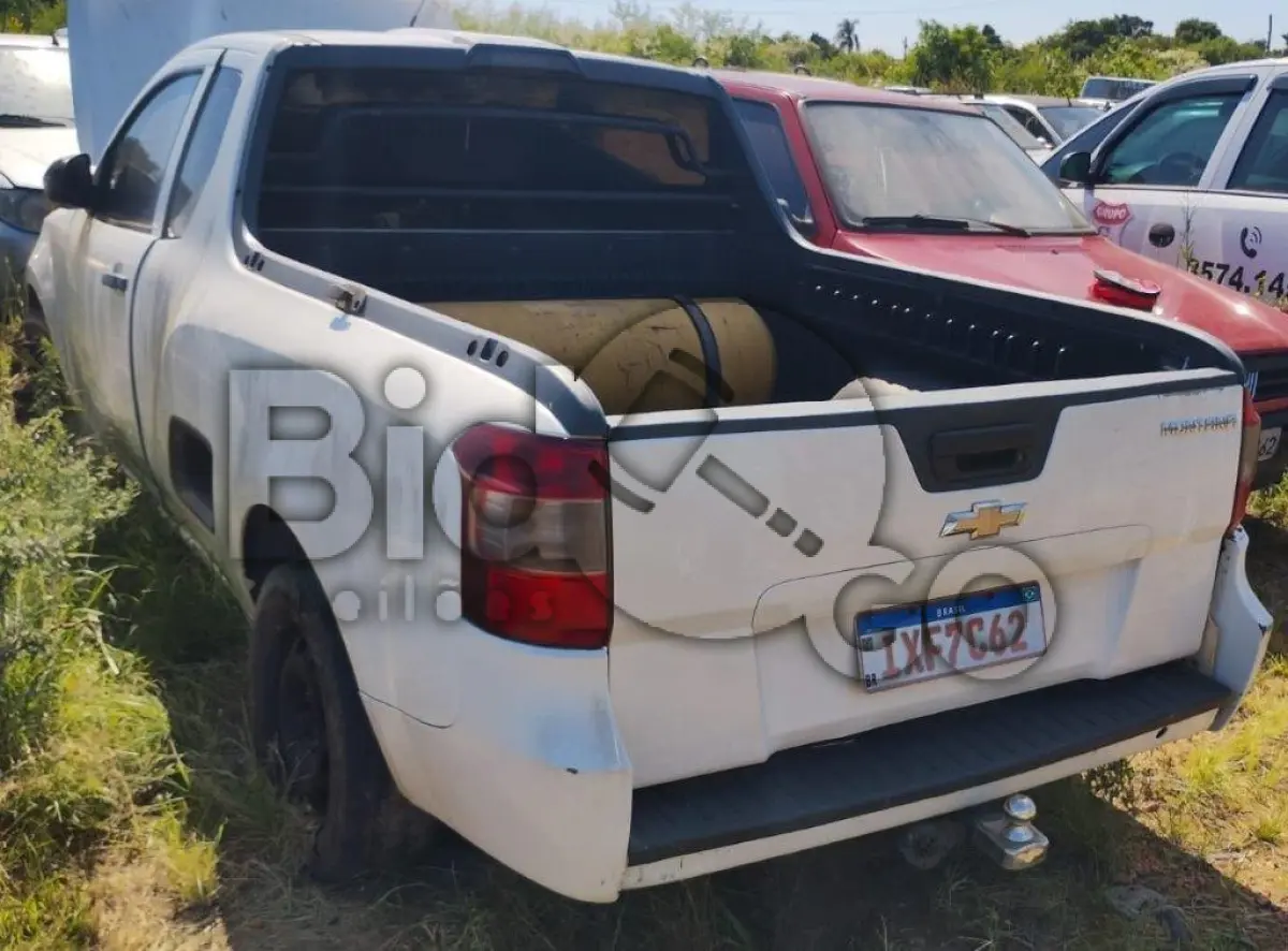 LOTE 012 - Espécie: CARGA / Marca: CHEVROLET / Modelo: MONTANA LS / Placa: IXF7C62 / UF: RS / Município: Gravataí / Ano fabricação: 2016 / Ano modelo: 2016 / Cor: BRANCA / Chassi: 9BGCA8030GB171326 / Motor: FA7023303 / RENAVAM: 01085820537