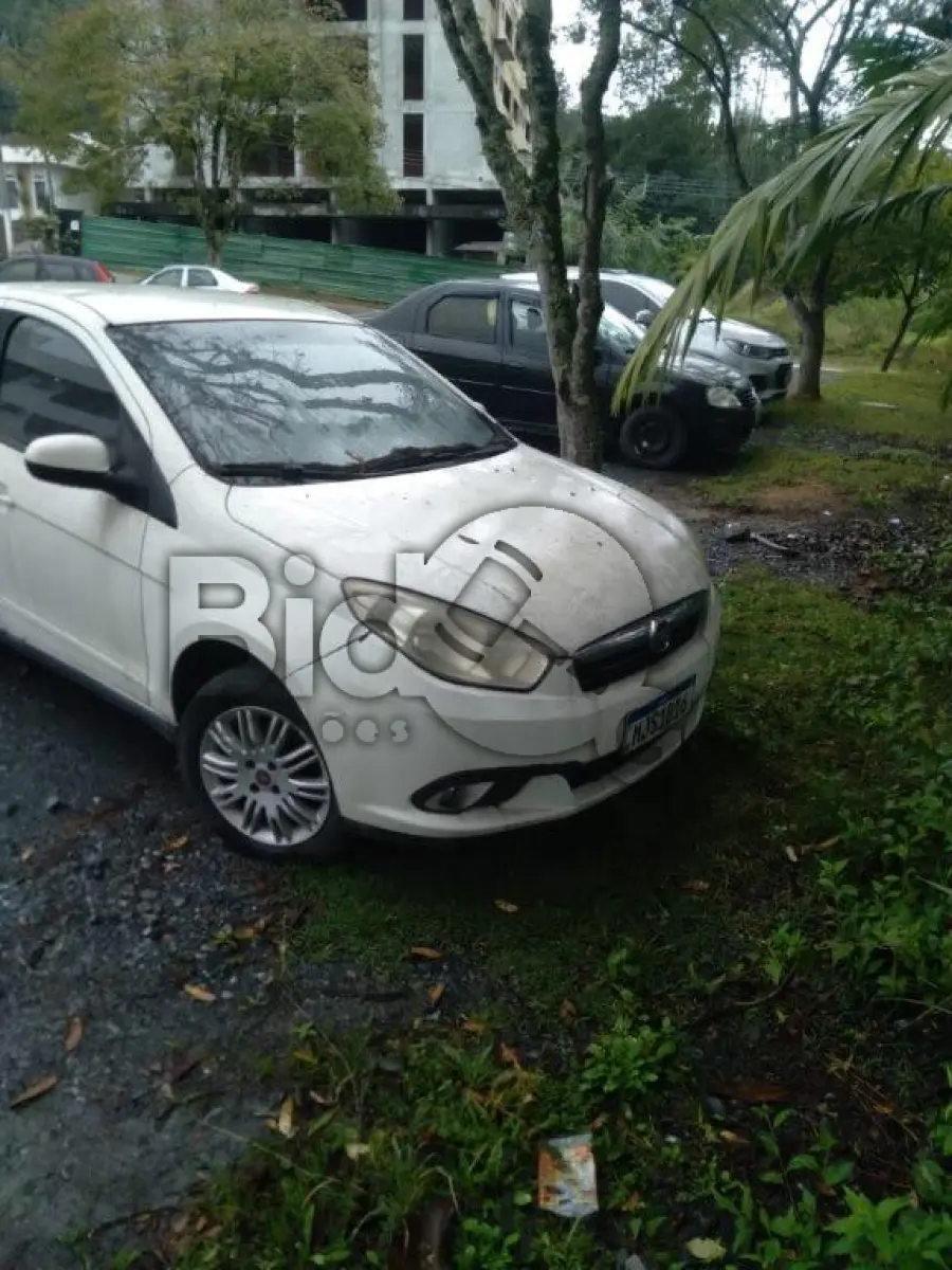 LOTE 055 - Espécie: PASSAGEIRO / Marca: FIAT / Modelo: SIENA ATTRACTIV 1.4 / Placa: MJS1B16 / UF: SC /Município: Palhoça / Ano fabricação: 2012 / Anomodelo: 2012 / Cor: BRANCA / Chassi: 9BD197132D3023305 / Motor: 327A0111049548 RENAVAM: 00483200620