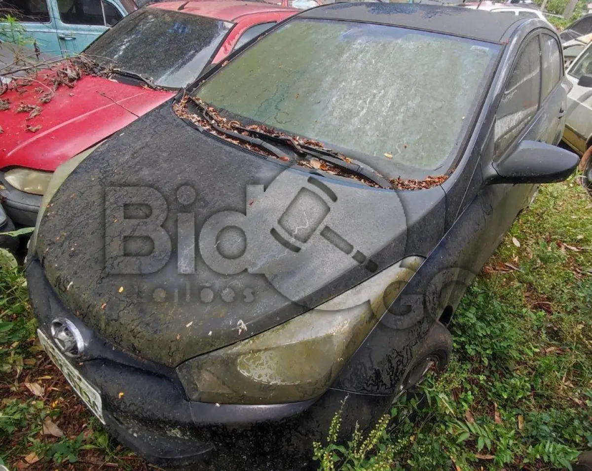 LOTE 016 - Espécie: PASSAGEIRO / Marca: HYUNDAI / Modelo: HB20 1.0M 1.0 M / Placa: ITX0736 / UF: SC / Município: Sombrio / Ano fabricação: 2012 / Ano modelo: 2013 / Cor: PRETA / Chassi:9BHBG51CADP034659 / Motor: F3LACU012192 / RENAVAM: 00502761059