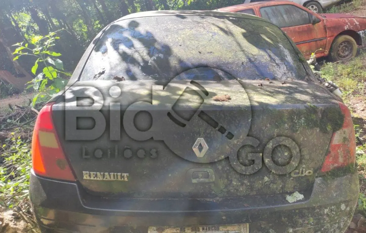 LOTE 014 - Espécie: PASSAGEIRO / Marca: RENAULT / Modelo: CLIO RT 1.0 16V / Placa: ILA7252 / UF: RS / Município: São Marcos / Ano fabricação: 2002 / Ano modelo: 2003 / Cor: PRETA / Chassi: 93YLB06253J393425 / Motor: D4DA700Q050045 / RENAVAM: 00797971505