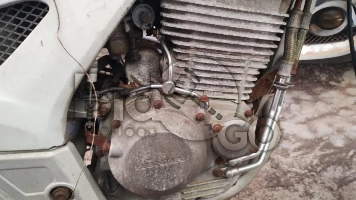 LOTE 007 - Espécie: PASSAGEIRO / Marca: HONDA / Modelo: CBX 250 TWISTER / Placa: INI4144 / UF: RS / Município: Porto Alegre / Ano fabricação: 2006 / Ano modelo: 2006 / Cor: PRATA / Chassi:9C2MC35006R042463 / Motor: MC35E-6042463 / RENAVAM: 00895948281