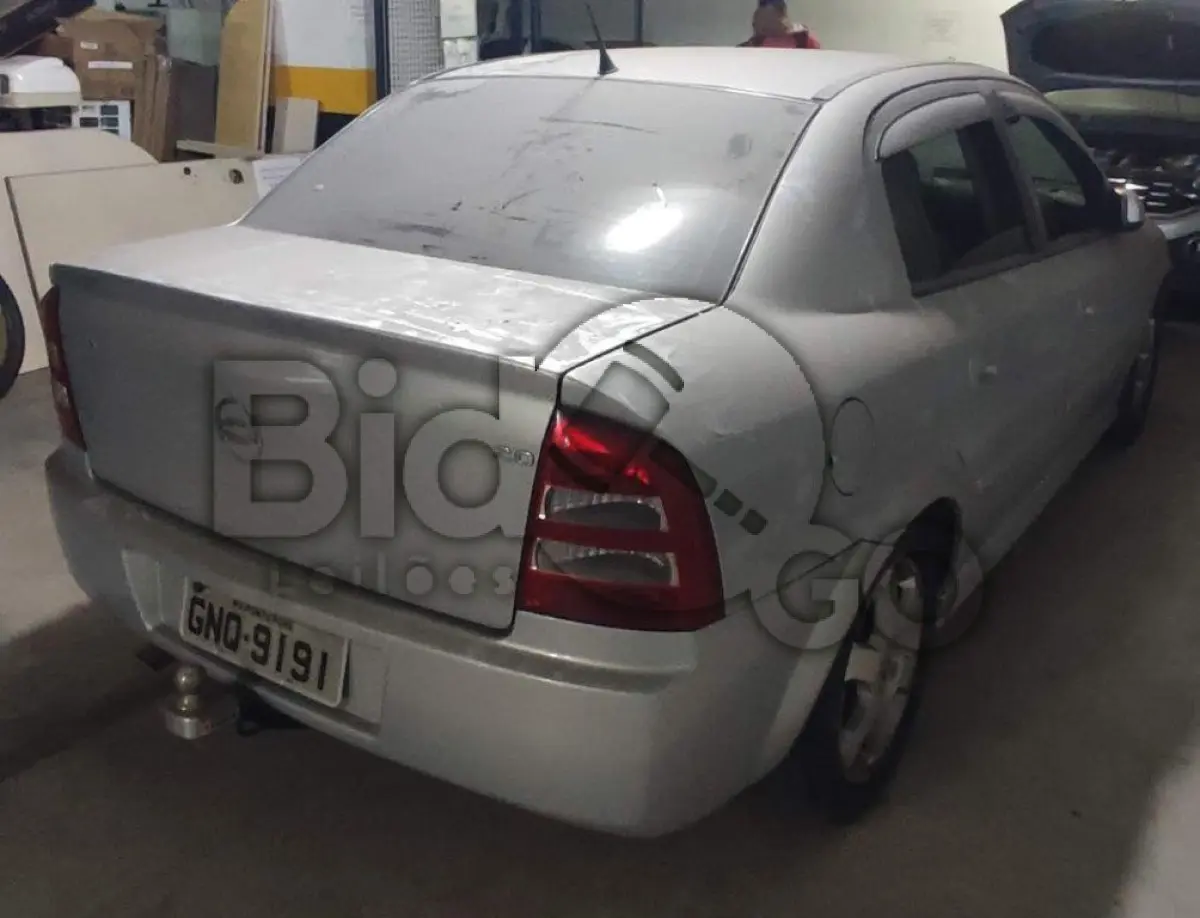 LOTE 007 - Espécie: AUTOMOVEL / Marca: GM / Modelo: ASTRA SEDAN ELITE / Placa: GNQ9191 / UF: MS / Município: Ponta Porã / Ano fabricação: 2004 / Ano modelo: 2005 / Cor: PRATA / Chassi:9BGTT69W05B100754 / Motor: 5F0001526 / RENAVAM: 826953603