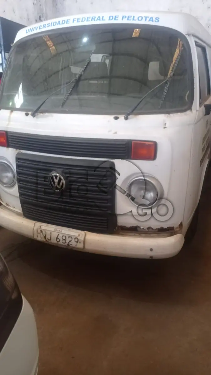 LOTE 014 - VW/KOMBI FURGAO, Ano/modelo: 2006/2007, Placa: INJ6829, Chassi: 9BWFF07X57P002877, RENAVAM: 898206600, Tipo: Caminhonete, Cor: Branca, Espécie: Carga, Motor: BTJ014848