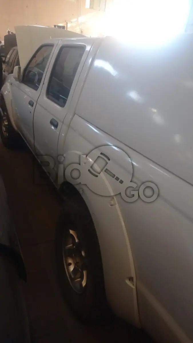 LOTE 006 - NISSAN/FRONTIER 4X4 SE, Ano/modelo: 2005/2006, Placa: IMW8968, Chassi: 94DCEUD226J675636, RENAVAM: 873988205, Tpo: Caminhonete, Cor: Branca, Espécie: Especial, Motor: M1A240847