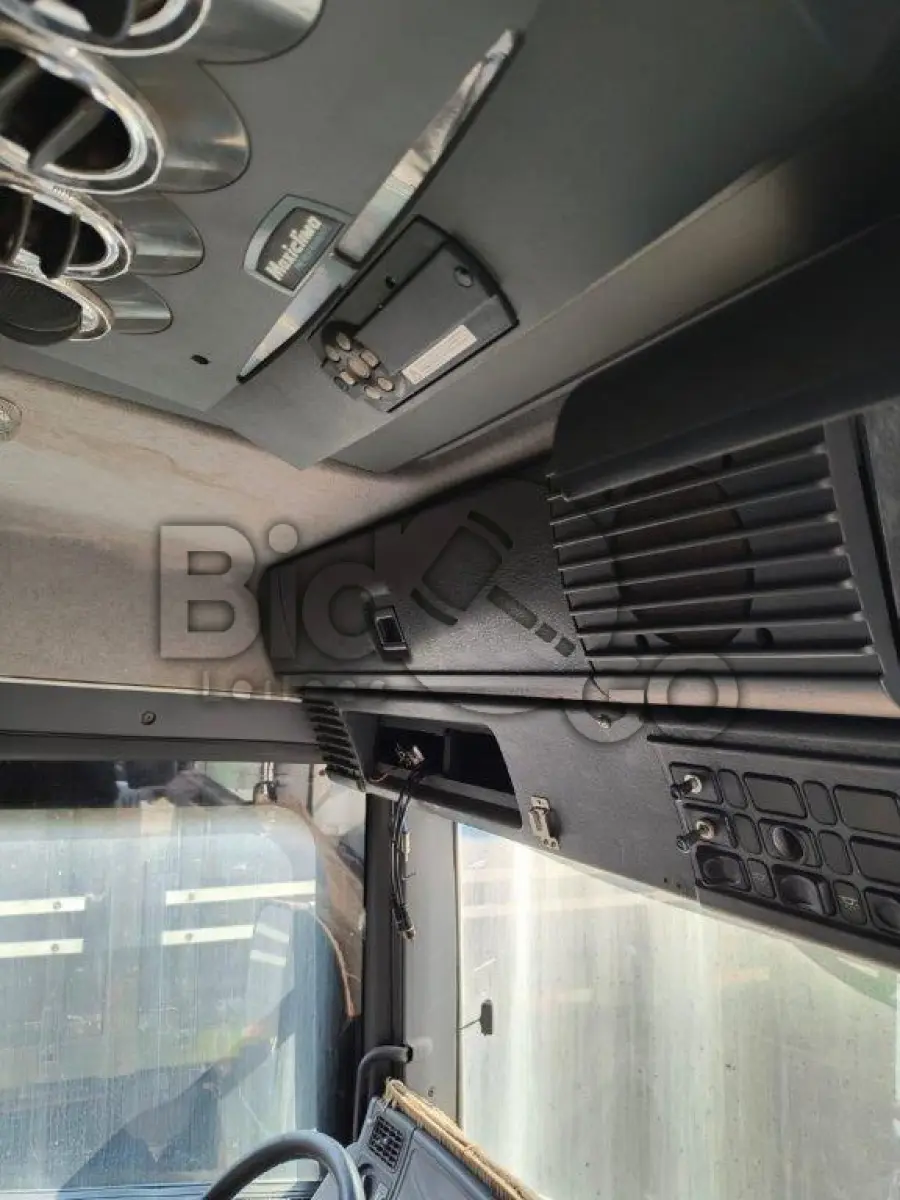 LOTE 006 - Espécie: CAMINHAO TRATOR / Marca: SCANIA / Modelo: R124 GA4X2NZ 420 / Placa: ATP2133 / UF: MS / Município: Dourados / Ano fabricação: 2005 / Ano modelo: 2005 / Cor: BRANCA / Chassi: 9BSR4X2A053567866 / Motor: 8048391 / RENAVAM: 853952515
