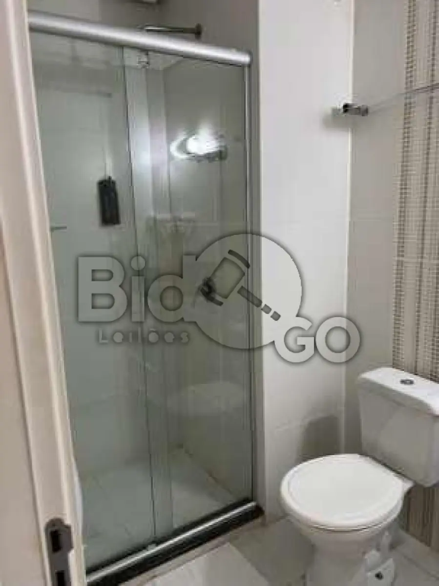 LOTE 001 - PARTE IDEAL (1.767,2510 m²) - "Um prédio residencial de alvenaria
