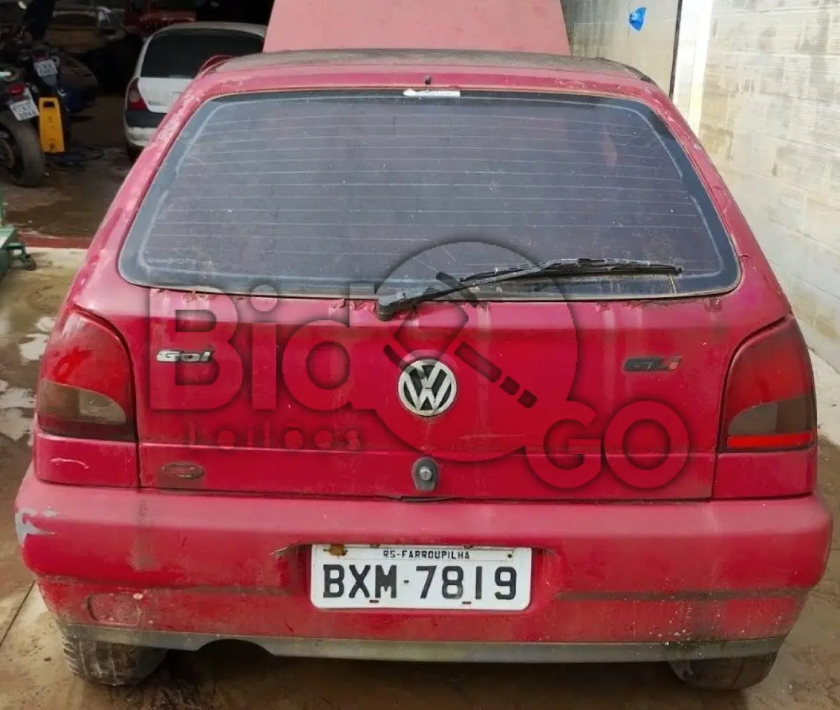 LOTE 002 - Espécie: PASSAGEIRO / Marca: VW / Modelo: GOL GLI 1.8 / Placa: BXM7819 / UF: RS / Município: Farroupilha / Ano fabricação: 1996 / Ano modelo: 1996 / Cor: VERMELHA / Chassi: 9BWZZZ377TT093473 / Motor: UDC069142 / RENAVAM: 00655255613