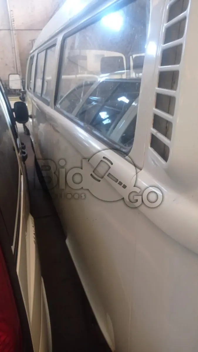 LOTE 010 - VW/KOMBI, Ano/modelo: 2005/2006, Placa: IMV8142, Chassi: 9BWGB07X56P003428, RENAVAM: 872142930, Tipo: Camioneta, Cor: Branca, Espécie: Misto, Motor: UGA126133