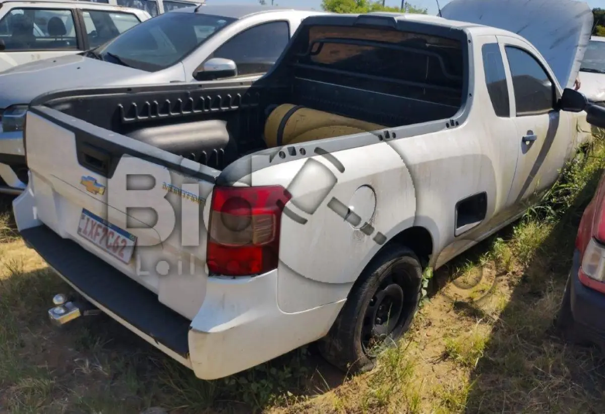 LOTE 012 - Espécie: CARGA / Marca: CHEVROLET / Modelo: MONTANA LS / Placa: IXF7C62 / UF: RS / Município: Gravataí / Ano fabricação: 2016 / Ano modelo: 2016 / Cor: BRANCA / Chassi: 9BGCA8030GB171326 / Motor: FA7023303 / RENAVAM: 01085820537