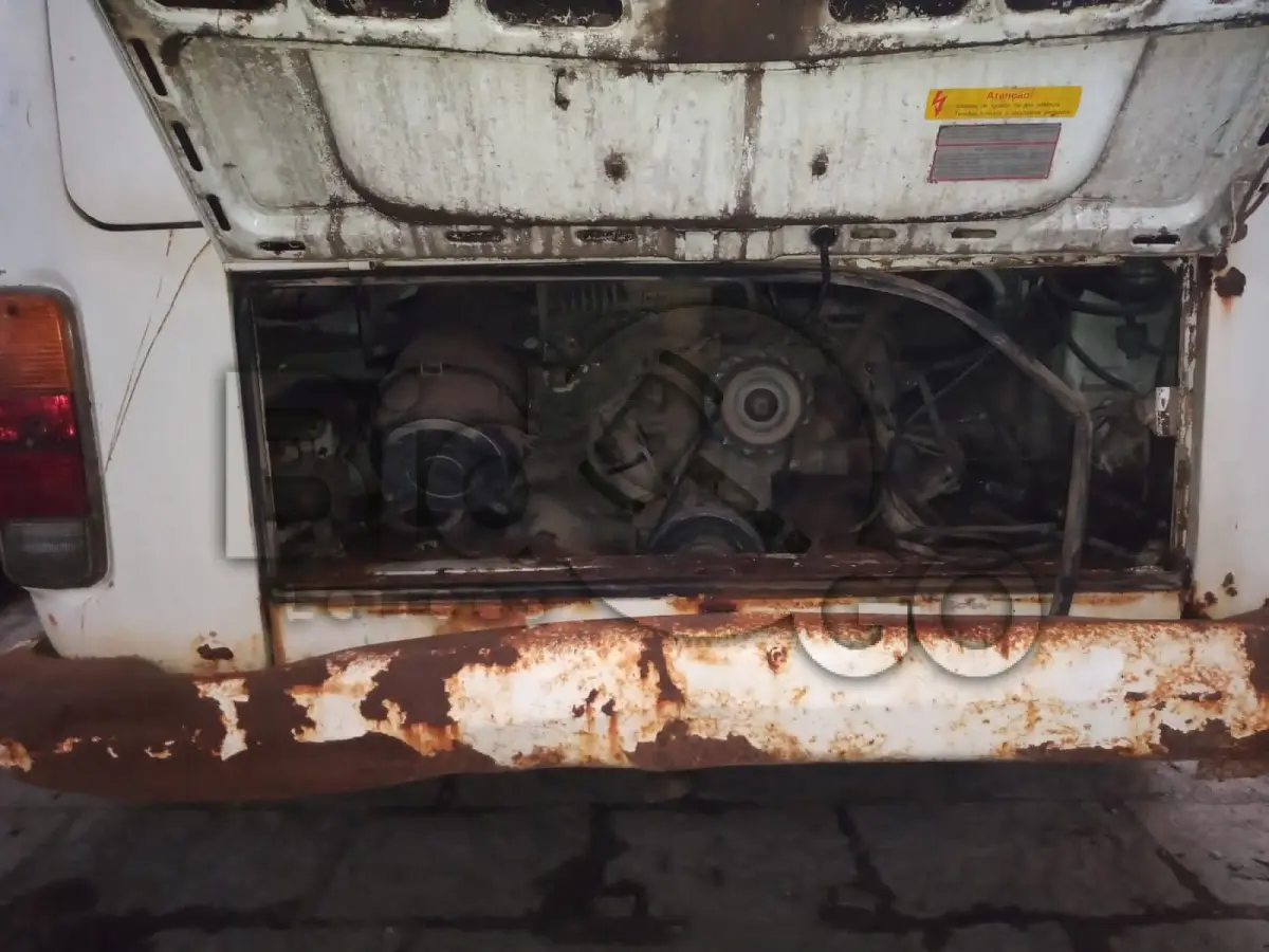 LOTE 009 - VW/KOMBI, Ano/modelo: 1998/1999, Placa: IID7257, Chassi: 9BWZZZ237WP016902, RENAVAM: 704547023, Tipo: Camioneta, Cor: Branca, Espécie: Misto, Motor: UGA016424