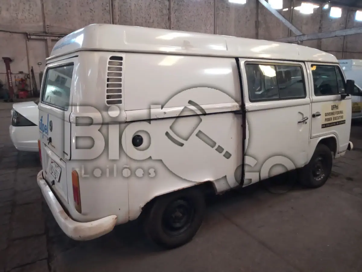 LOTE 014 - VW/KOMBI FURGAO, Ano/modelo: 2006/2007, Placa: INJ6829, Chassi: 9BWFF07X57P002877, RENAVAM: 898206600, Tipo: Caminhonete, Cor: Branca, Espécie: Carga, Motor: BTJ014848