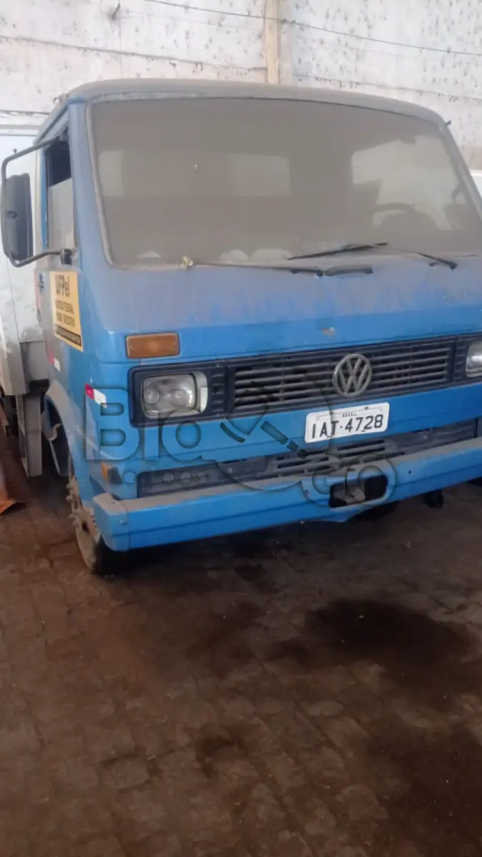 LOTE 021 - VW/7.90 S, Ano/modelo: 1992/1992, Placa: IAT4728, Chassi: 9BWLTH734NDB33341, RENAVAM: 608599166, Tipo: Caminhão, Cor: Azul, Espécie: Especial, Motor: *229240082978