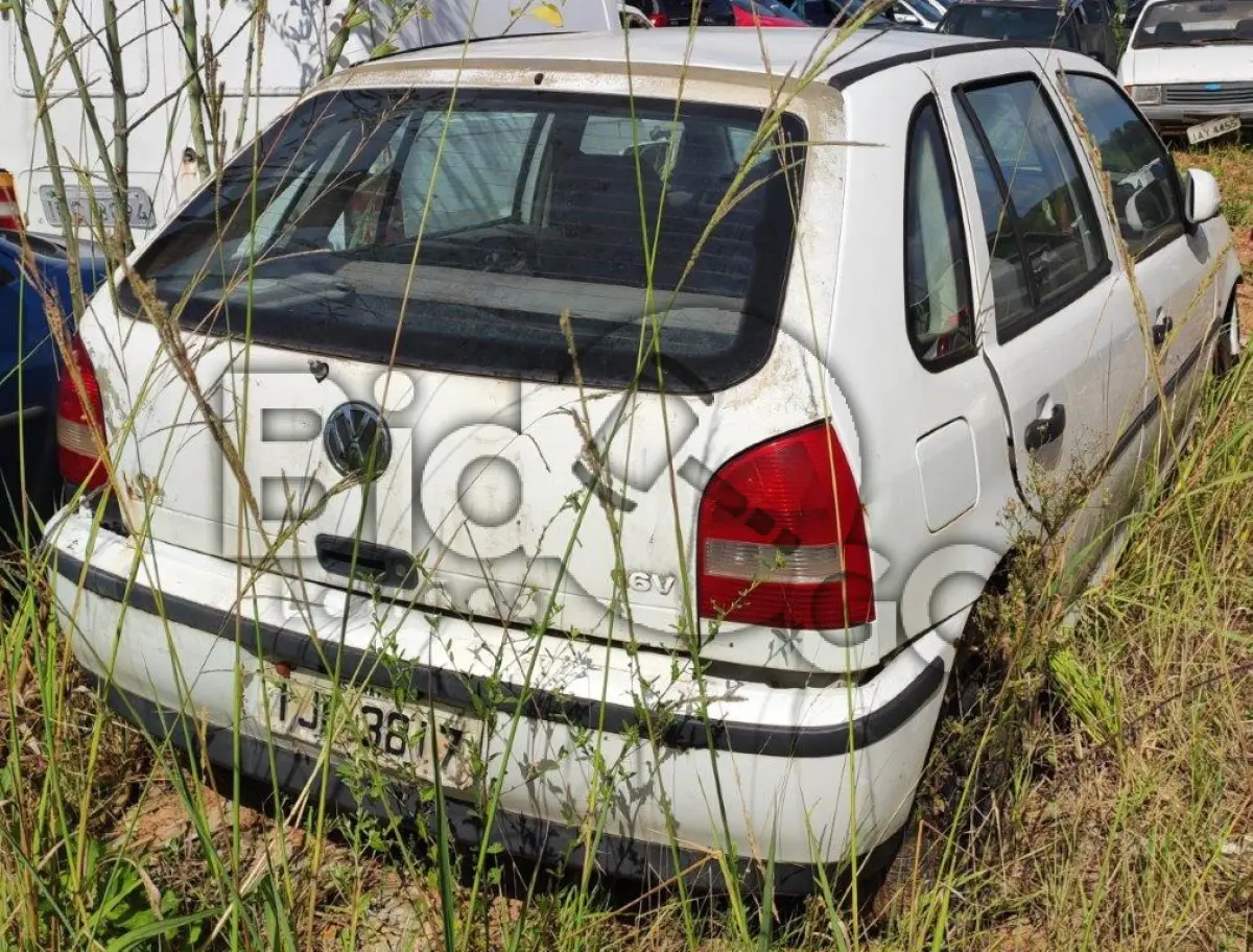 LOTE 005 - Espécie: PASSAGEIRO / Marca: VW / Modelo: GOL 16V / Placa: IJF3817 / UF: RS / Município: Gravataí / Ano fabricação: 1999 / Ano modelo: 2000/ Cor: BRANCA Chassi: 9BWZZZ373YT104613 / Motor: AFR258188 / RENAVAM: 00727377051