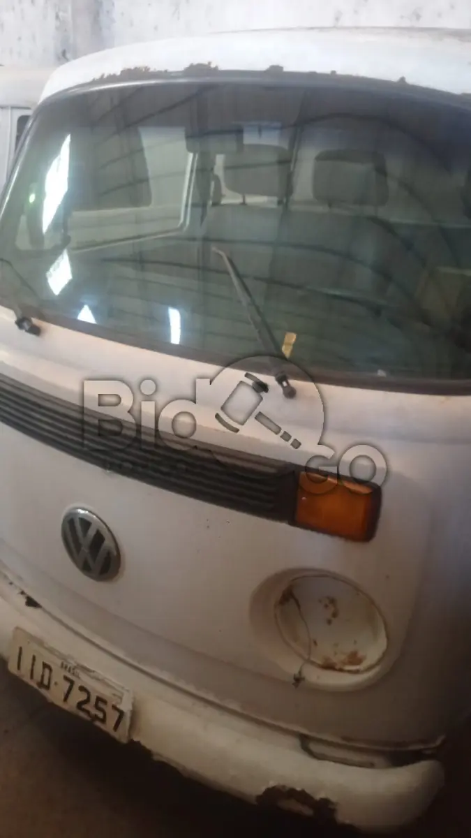 LOTE 009 - VW/KOMBI, Ano/modelo: 1998/1999, Placa: IID7257, Chassi: 9BWZZZ237WP016902, RENAVAM: 704547023, Tipo: Camioneta, Cor: Branca, Espécie: Misto, Motor: UGA016424