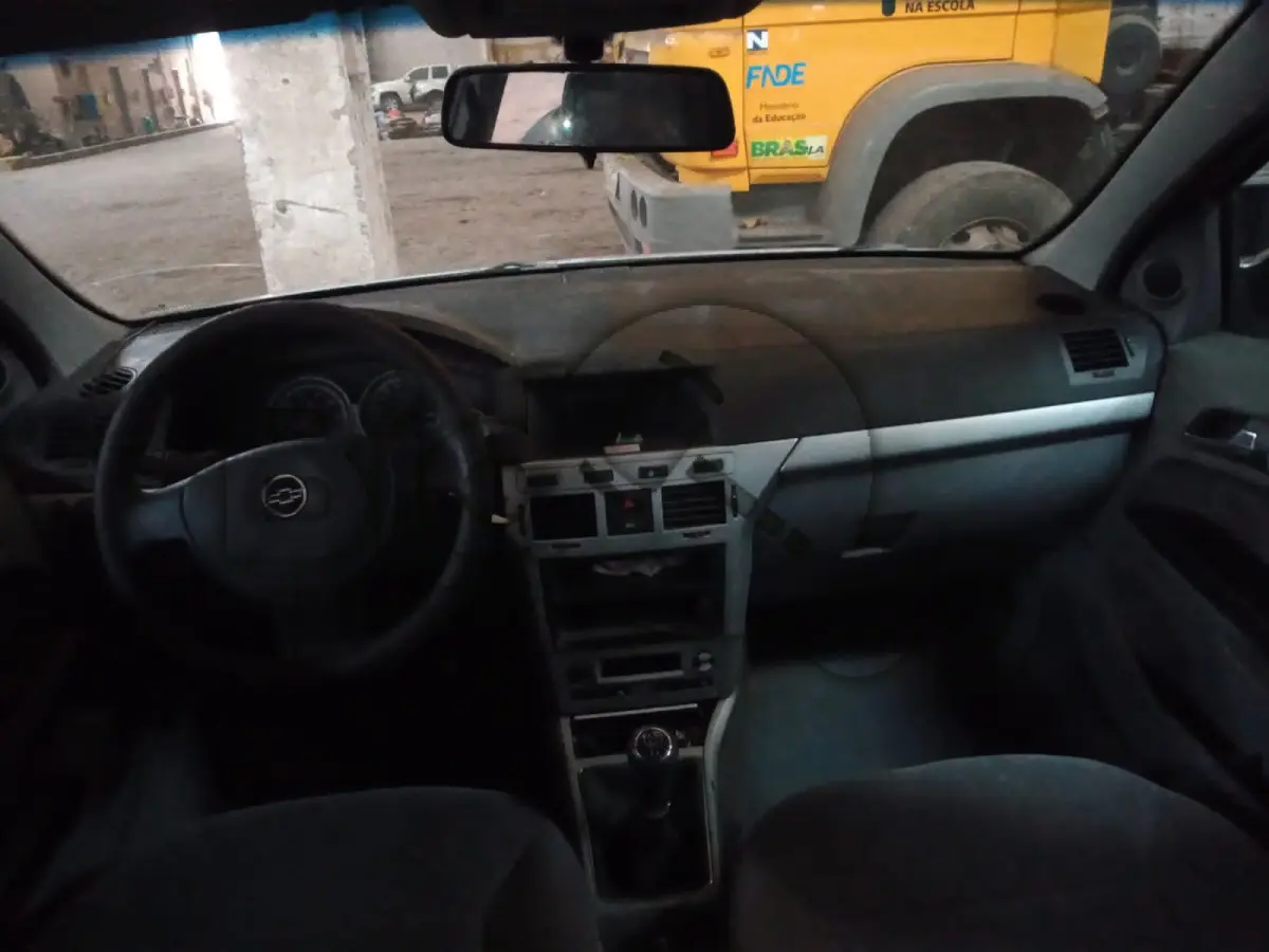 LOTE 008 - FIAT/UNO MILLE ECONOMY, Ano/modelo: 2010/2011, Placa: IRG5305, Chassi: 9BD15822AB6516088, RENAVAM: 255299494, Tipo: Automóvel, Cor: Branca, Espécie: Passageiro, Motor: 146E1011*9756658