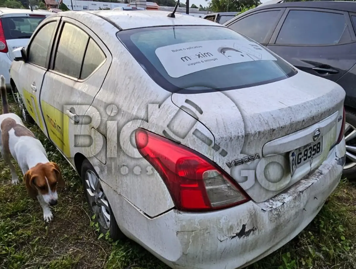 LOTE 001 - Espécie: PASSAGEIRO / Marca: NISSAN / Modelo: VERSA 16 SL / Placa: PAG9358 / UF: SC / Município: Joinville / Ano fabricação: 2015 / Ano modelo: 2016 / Cor: BRANCA / Chassi: 94DBCAN17GB101784 / Motor: HR16016643T / RENAVAM: 01056535560