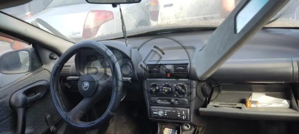 LOTE 012 - Espécie: CARGA / Marca: CHEVROLET / Modelo: MONTANA LS / Placa: IXF7C62 / UF: RS / Município: Gravataí / Ano fabricação: 2016 / Ano modelo: 2016 / Cor: BRANCA / Chassi: 9BGCA8030GB171326 / Motor: FA7023303 / RENAVAM: 01085820537