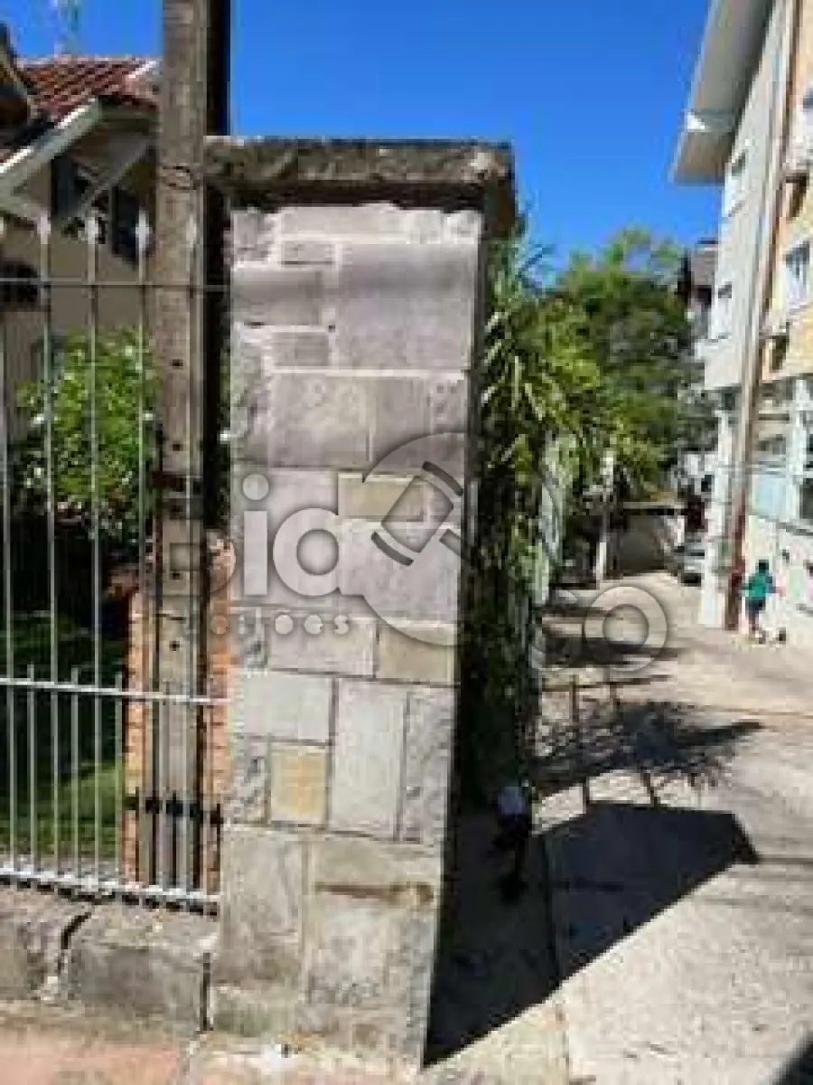 LOTE 001 - PARTE IDEAL (1.767,2510 m²) - "Um prédio residencial de alvenaria