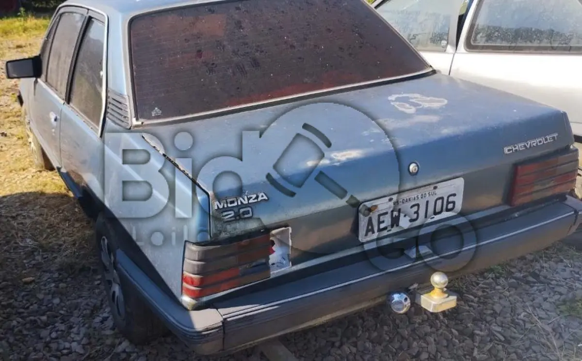 LOTE 001 - Espécie: PASSAGEIRO / Marca: GM / Modelo: MONZA SL/E 2.0 / Placa: AEW3106 / UF: RS / Município: Caxias do Sul / Ano fabricação: 1988 / Ano modelo: 1989 / Cor: AZUL / Chassi: 9BGJK11TKJB004340 / Motor: 20LVH31005690 / RENAVAM: 00522365574
