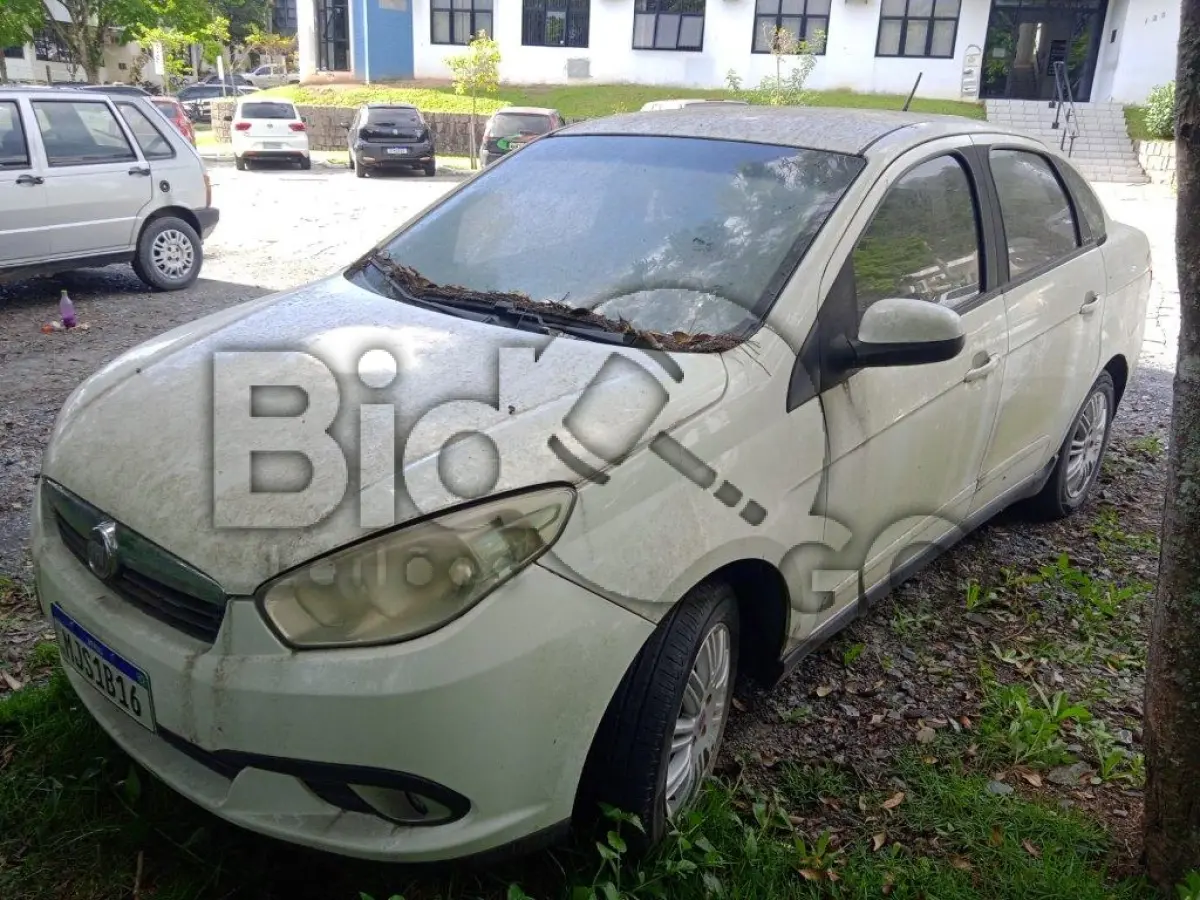LOTE 055 - Espécie: PASSAGEIRO / Marca: FIAT / Modelo: SIENA ATTRACTIV 1.4 / Placa: MJS1B16 / UF: SC /Município: Palhoça / Ano fabricação: 2012 / Anomodelo: 2012 / Cor: BRANCA / Chassi: 9BD197132D3023305 / Motor: 327A0111049548 RENAVAM: 00483200620
