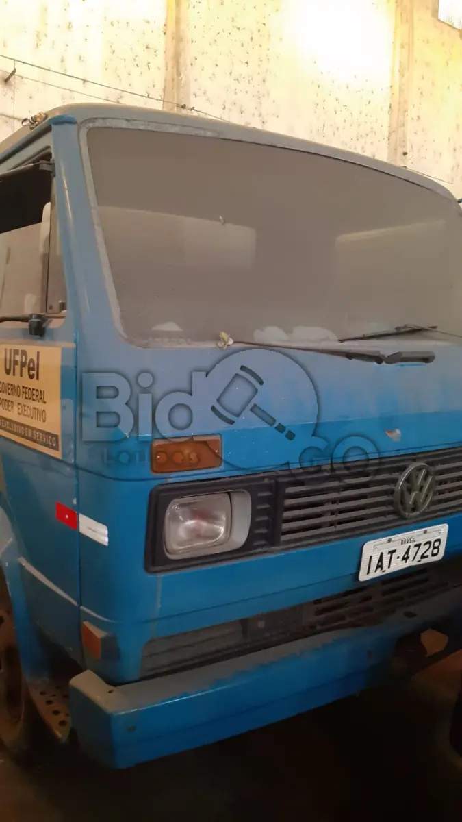 LOTE 021 - VW/7.90 S, Ano/modelo: 1992/1992, Placa: IAT4728, Chassi: 9BWLTH734NDB33341, RENAVAM: 608599166, Tipo: Caminhão, Cor: Azul, Espécie: Especial, Motor: *229240082978