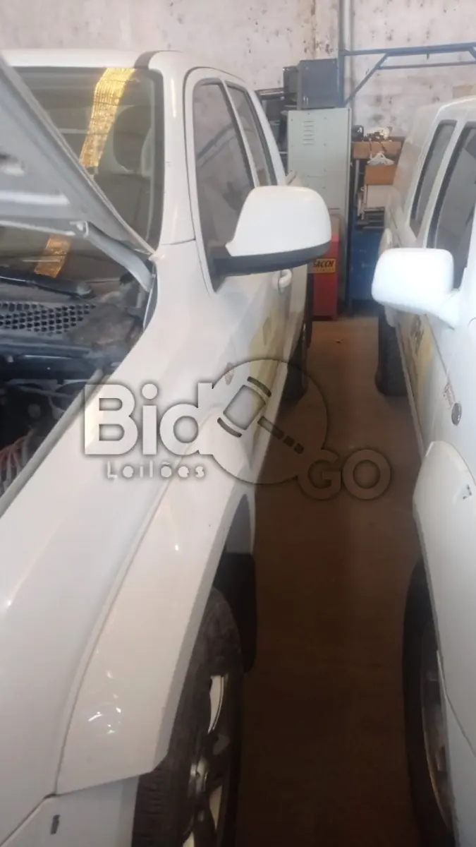 LOTE 011 - I/VW AMAROK CD 4X4 TREND, Ano/modelo: 2012/2013, Placa: ITV6496, Chassi: WV1DB42H4DA015595, RENAVAM: 500142823, Tipo: Caminhonete, Cor: Branca, Espécie: Especial, Motor: CNE023494