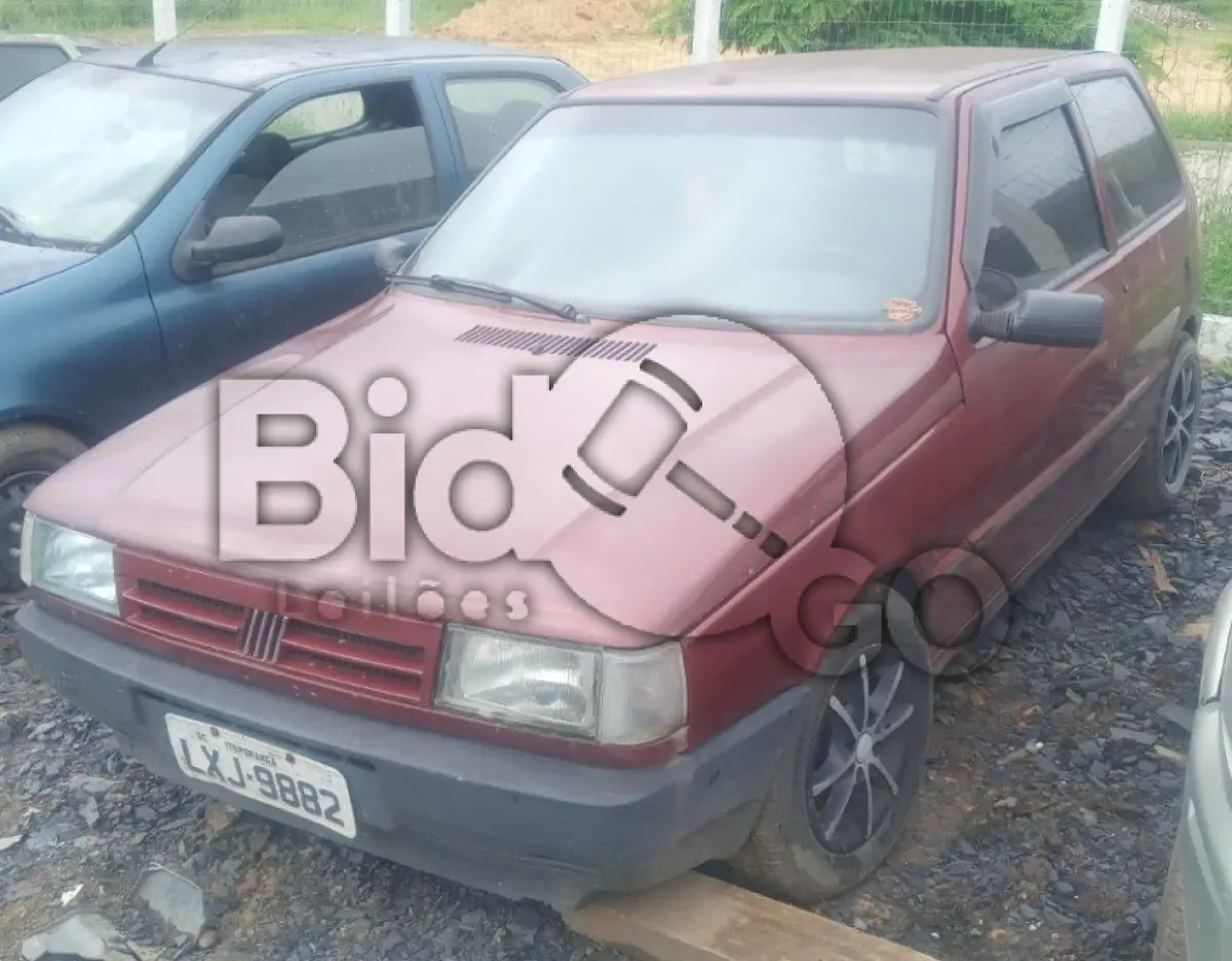 LOTE 057 - Espécie: PASSAGEIRO / Marca: FIAT / Modelo: UNO MILLE IE / Placa: LXJ9882 / UF: SC / Município: Ituporanga / Ano fabricação: 1995 / Ano modelo: 1996 / Cor: VERMELHA / Chassi: 9BD146067S5630362 / Motor:146A70114451445 RENAVAM: 00648119742