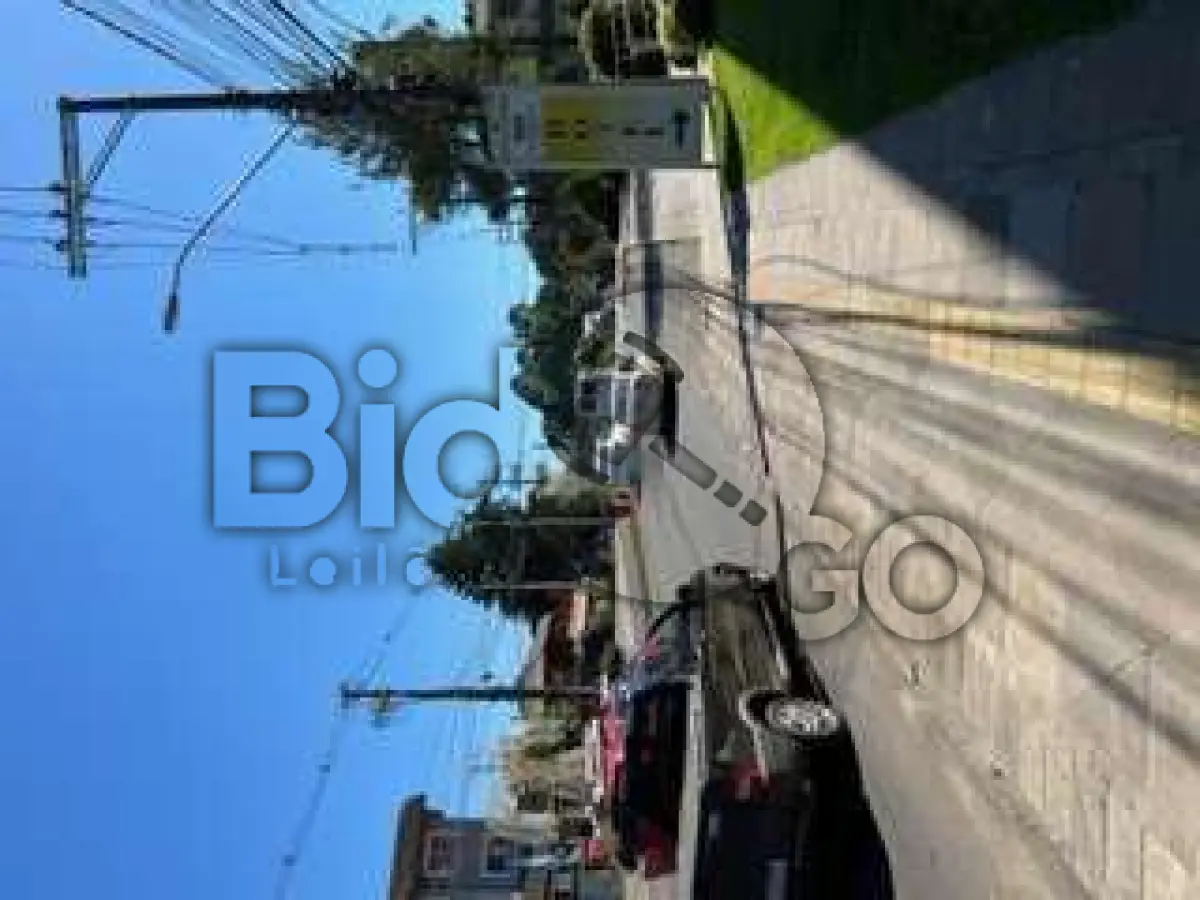 LOTE 001 - PARTE IDEAL (1.767,2510 m²) - "Um prédio residencial de alvenaria