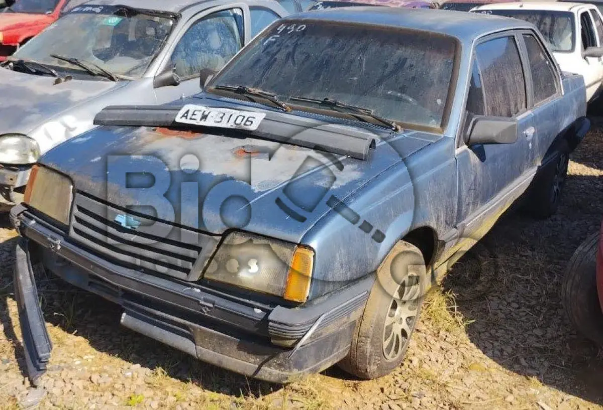 LOTE 001 - Espécie: PASSAGEIRO / Marca: GM / Modelo: MONZA SL/E 2.0 / Placa: AEW3106 / UF: RS / Município: Caxias do Sul / Ano fabricação: 1988 / Ano modelo: 1989 / Cor: AZUL / Chassi: 9BGJK11TKJB004340 / Motor: 20LVH31005690 / RENAVAM: 00522365574