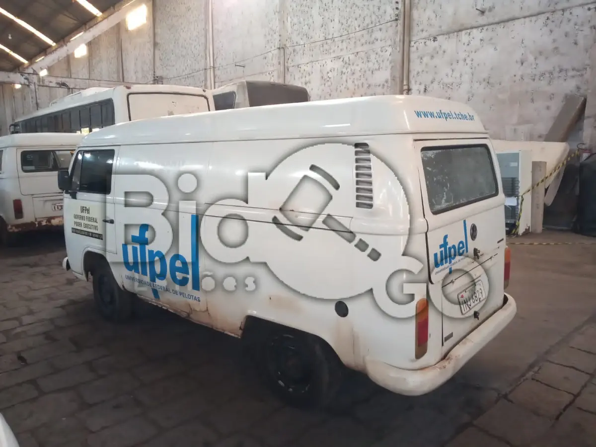 LOTE 014 - VW/KOMBI FURGAO, Ano/modelo: 2006/2007, Placa: INJ6829, Chassi: 9BWFF07X57P002877, RENAVAM: 898206600, Tipo: Caminhonete, Cor: Branca, Espécie: Carga, Motor: BTJ014848