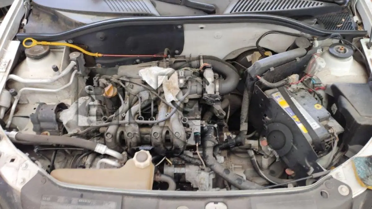LOTE 002 - Espécie: PASSAGEIRO / Marca: RENAULT / Modelo: CLIO AUT 1.0 H / Placa: DHS1994 / UF: RS / Município: Caxias do Sul / Ano fabricação: 2003 / Ano modelo: 2004 / Cor: BRANCA / Chassi: 93YBB0Y054J441329 / Motor: D7DC760Q010864 / RENAVAM: 00809294508