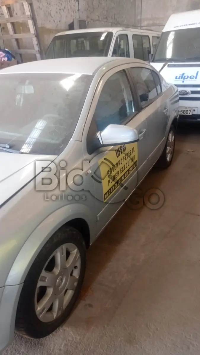 LOTE 007 - GM/VECTRA SEDAN ELEGANCE, Ano/modelo: 2006/2007, Placa: NHA1583, Chassi: 9BGAB69W07B141909, RENAVAM: 898110475, Tipo: Automóvel, Cor: Prata, Espécie: Passageiro, Motor: F60017398