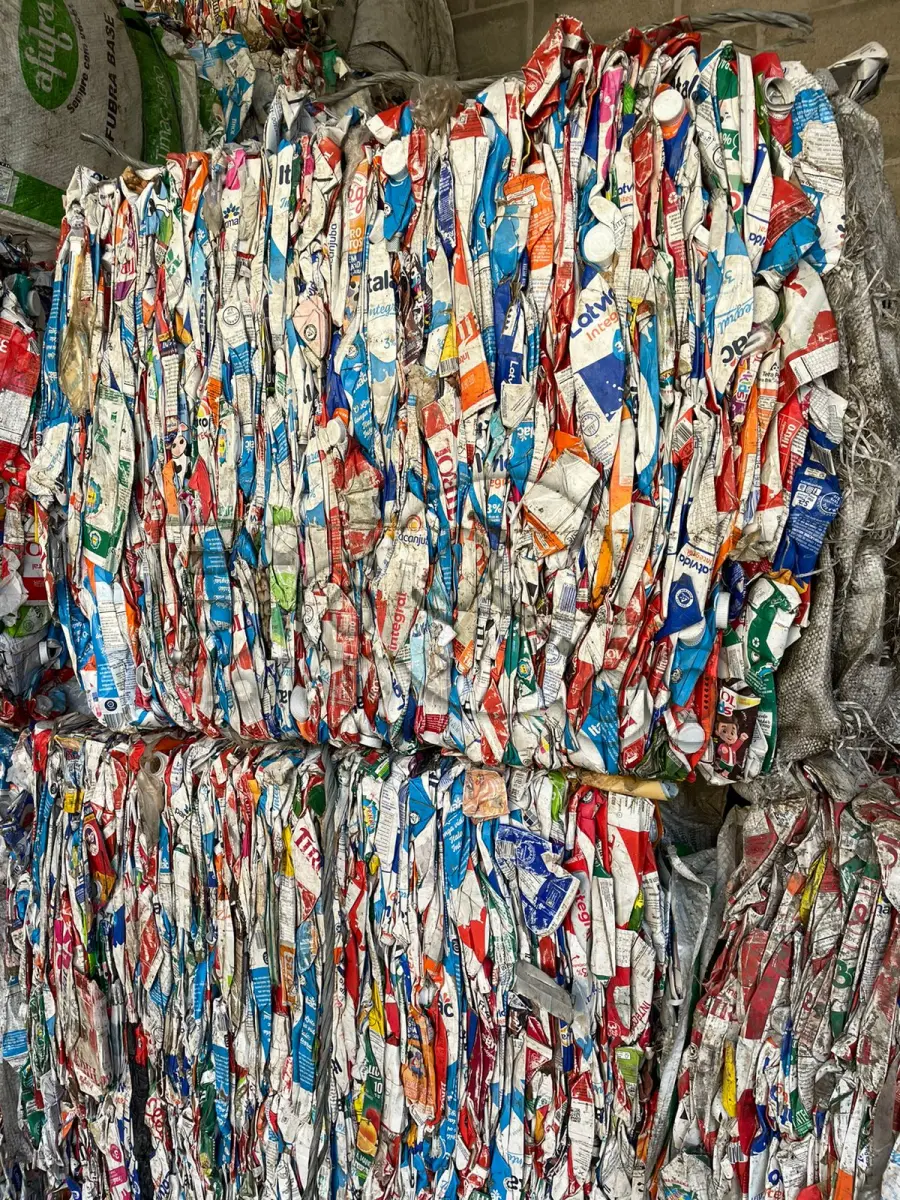LOTE 011 - TETRA PAK (FARDOS) 3.600kg.