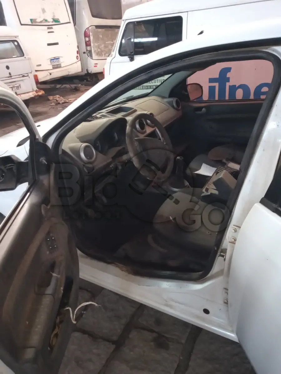 LOTE 017 - FORD/FIESTA SEDAN1.6FLEX, Ano/modelo: 2010/2011, Placa: IRI1502, Chassi: 9BFZF54P0B8119056, RENAVAM: 258399856, Tipo: Automóvel, Cor: Branca, Espécie: Passageiro, Motor: QF9AB8119056