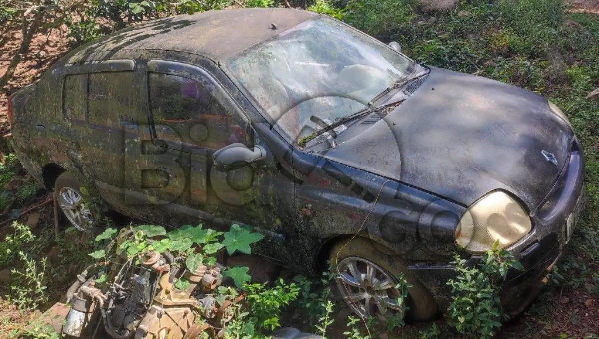 LOTE 014 - Espécie: PASSAGEIRO / Marca: RENAULT / Modelo: CLIO RT 1.0 16V / Placa: ILA7252 / UF: RS / Município: São Marcos / Ano fabricação: 2002 / Ano modelo: 2003 / Cor: PRETA / Chassi: 93YLB06253J393425 / Motor: D4DA700Q050045 / RENAVAM: 00797971505