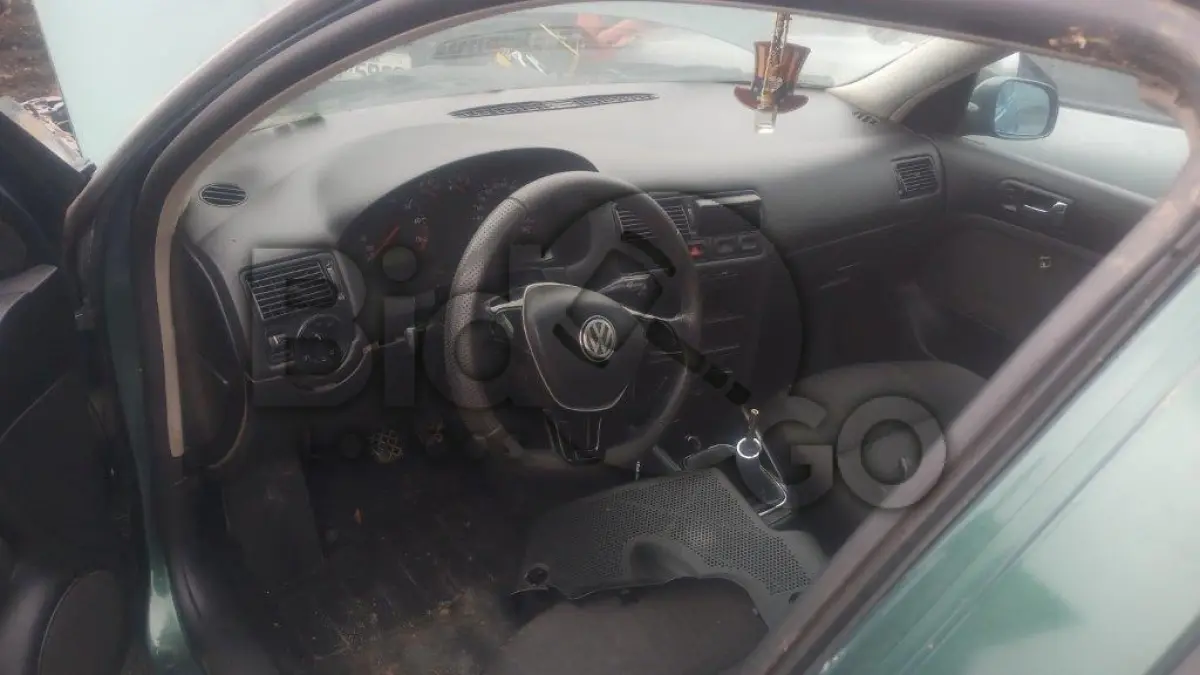 LOTE 058 - Espécie: PASSAGEIRO / Marca: VW / Modelo: GOLF / Placa: MBH4G51 / UF: SC / Município: Chapadão do Lageado / Ano fabricação: 2000 / Ano modelo: 2001 / Cor: VERDE / Chassi: 9BWCA01J614022036 / Motor: AKL724066 / RENAVAM: 00751218111