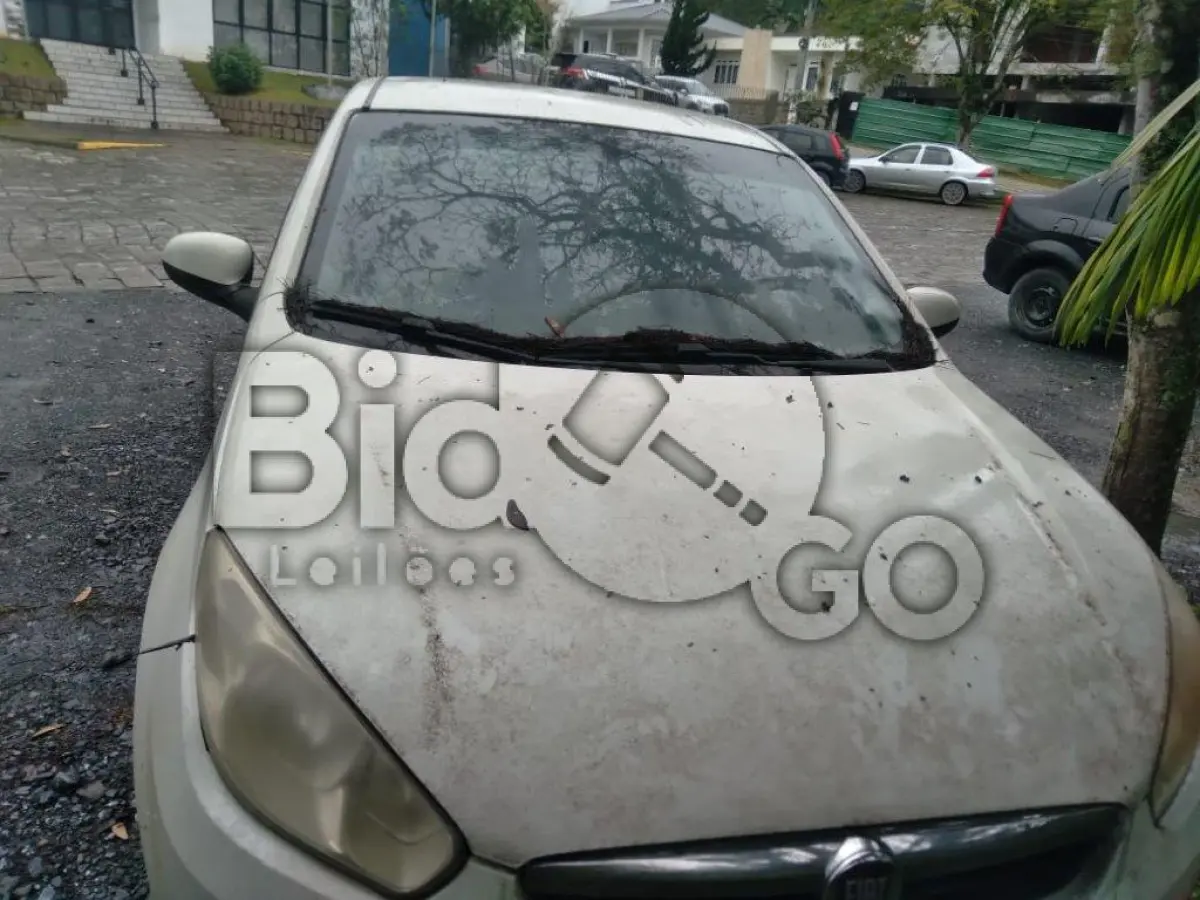 LOTE 055 - Espécie: PASSAGEIRO / Marca: FIAT / Modelo: SIENA ATTRACTIV 1.4 / Placa: MJS1B16 / UF: SC /Município: Palhoça / Ano fabricação: 2012 / Anomodelo: 2012 / Cor: BRANCA / Chassi: 9BD197132D3023305 / Motor: 327A0111049548 RENAVAM: 00483200620