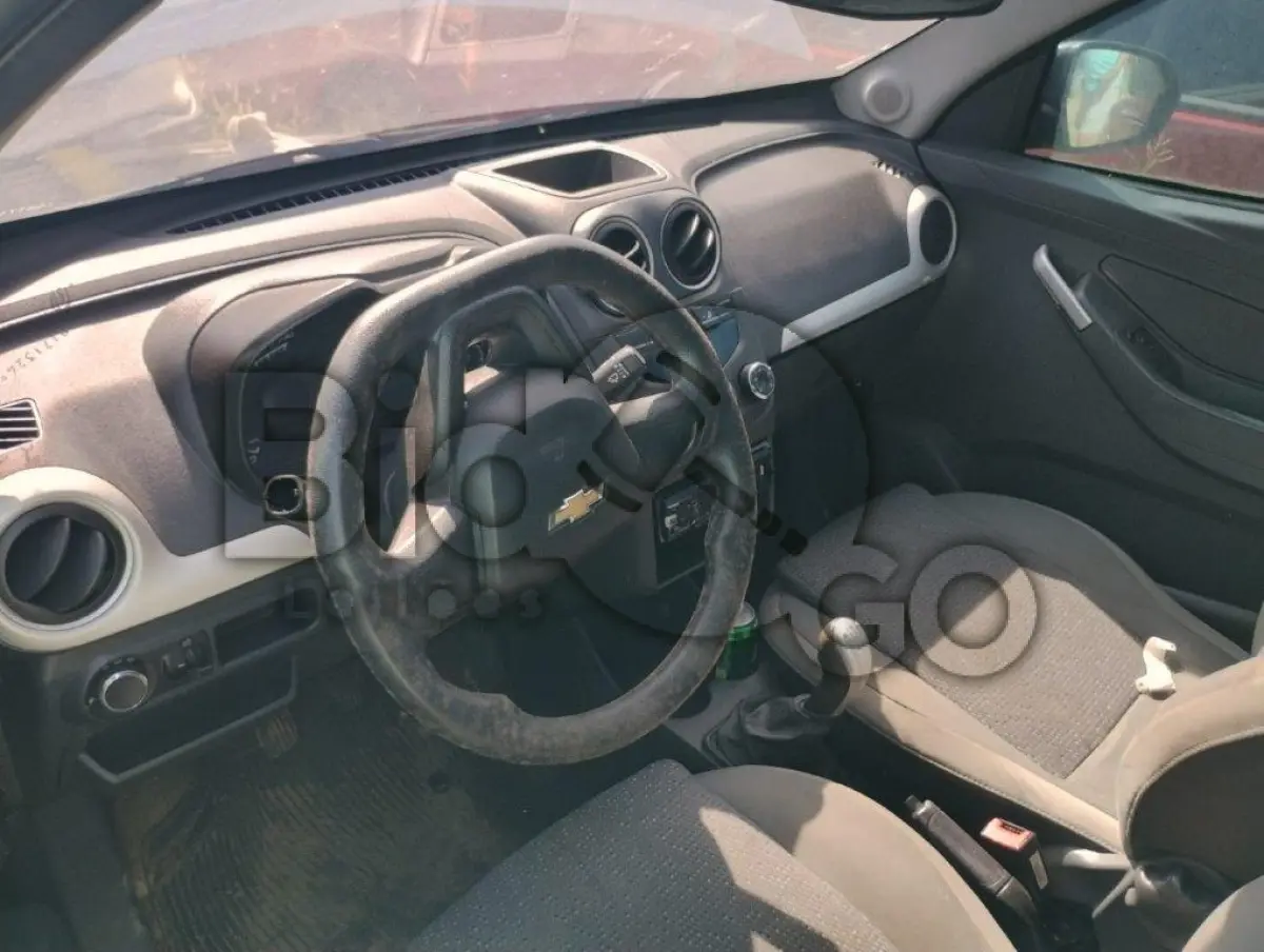 LOTE 012 - Espécie: CARGA / Marca: CHEVROLET / Modelo: MONTANA LS / Placa: IXF7C62 / UF: RS / Município: Gravataí / Ano fabricação: 2016 / Ano modelo: 2016 / Cor: BRANCA / Chassi: 9BGCA8030GB171326 / Motor: FA7023303 / RENAVAM: 01085820537