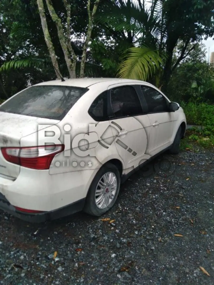 LOTE 055 - Espécie: PASSAGEIRO / Marca: FIAT / Modelo: SIENA ATTRACTIV 1.4 / Placa: MJS1B16 / UF: SC /Município: Palhoça / Ano fabricação: 2012 / Anomodelo: 2012 / Cor: BRANCA / Chassi: 9BD197132D3023305 / Motor: 327A0111049548 RENAVAM: 00483200620