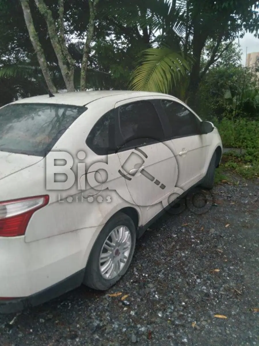 LOTE 055 - Espécie: PASSAGEIRO / Marca: FIAT / Modelo: SIENA ATTRACTIV 1.4 / Placa: MJS1B16 / UF: SC /Município: Palhoça / Ano fabricação: 2012 / Anomodelo: 2012 / Cor: BRANCA / Chassi: 9BD197132D3023305 / Motor: 327A0111049548 RENAVAM: 00483200620
