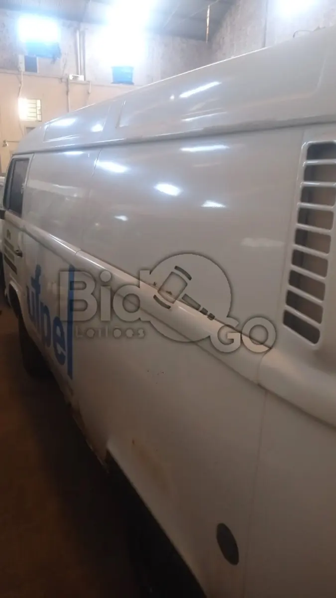 LOTE 014 - VW/KOMBI FURGAO, Ano/modelo: 2006/2007, Placa: INJ6829, Chassi: 9BWFF07X57P002877, RENAVAM: 898206600, Tipo: Caminhonete, Cor: Branca, Espécie: Carga, Motor: BTJ014848