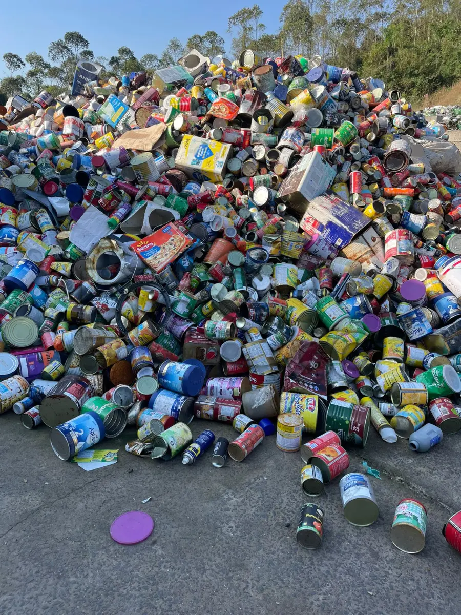 LOTE 001 - LATAS DE FERRO 3.000Kg