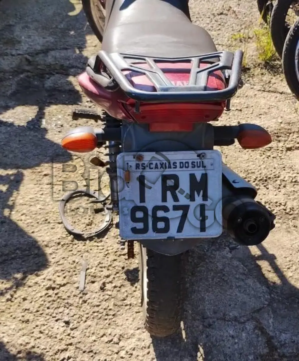 LOTE 010 - Espécie: PASSAGEIRO / Marca: YAMAHA / Modelo: FACTOR YBR125 K / Placa: IRM9671 / UF: RS / Município: Caxias do Sul / Ano fabricação: 2010 / Ano modelo: 2011 / Cor: VERMELHA / Chassi: 9C6KE1520B0001843 / Motor: E3G9E-001846 / RENAVAM: 00274184818