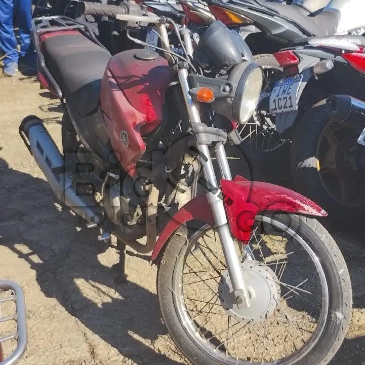 LOTE 010 - Espécie: PASSAGEIRO / Marca: YAMAHA / Modelo: FACTOR YBR125 K / Placa: IRM9671 / UF: RS / Município: Caxias do Sul / Ano fabricação: 2010 / Ano modelo: 2011 / Cor: VERMELHA / Chassi: 9C6KE1520B0001843 / Motor: E3G9E-001846 / RENAVAM: 00274184818