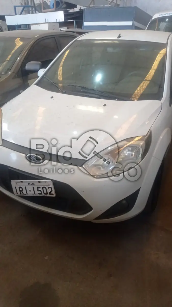 LOTE 017 - FORD/FIESTA SEDAN1.6FLEX, Ano/modelo: 2010/2011, Placa: IRI1502, Chassi: 9BFZF54P0B8119056, RENAVAM: 258399856, Tipo: Automóvel, Cor: Branca, Espécie: Passageiro, Motor: QF9AB8119056