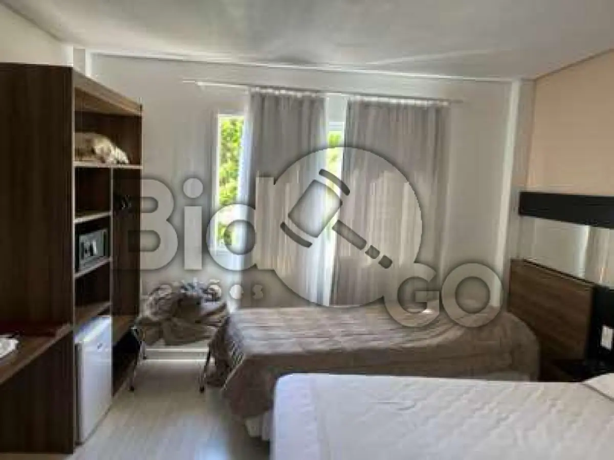 LOTE 001 - PARTE IDEAL (1.767,2510 m²) - "Um prédio residencial de alvenaria