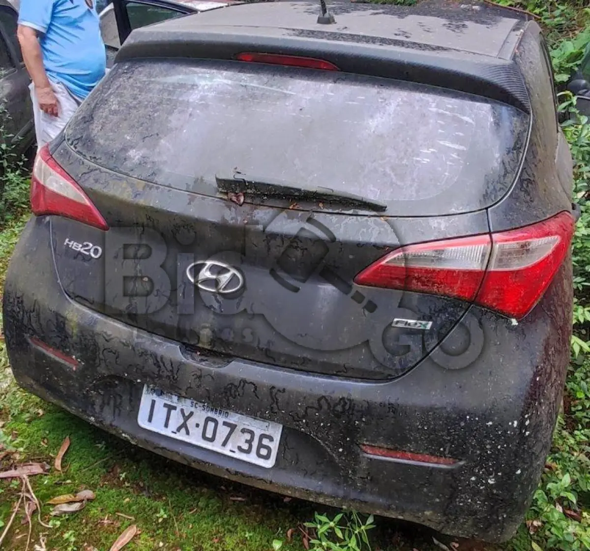 LOTE 016 - Espécie: PASSAGEIRO / Marca: HYUNDAI / Modelo: HB20 1.0M 1.0 M / Placa: ITX0736 / UF: SC / Município: Sombrio / Ano fabricação: 2012 / Ano modelo: 2013 / Cor: PRETA / Chassi:9BHBG51CADP034659 / Motor: F3LACU012192 / RENAVAM: 00502761059