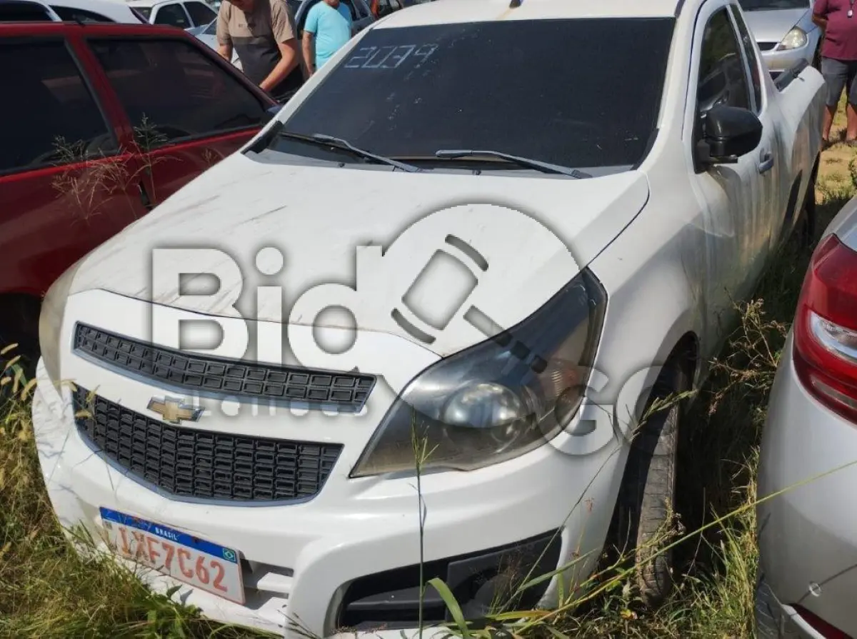 LOTE 012 - Espécie: CARGA / Marca: CHEVROLET / Modelo: MONTANA LS / Placa: IXF7C62 / UF: RS / Município: Gravataí / Ano fabricação: 2016 / Ano modelo: 2016 / Cor: BRANCA / Chassi: 9BGCA8030GB171326 / Motor: FA7023303 / RENAVAM: 01085820537