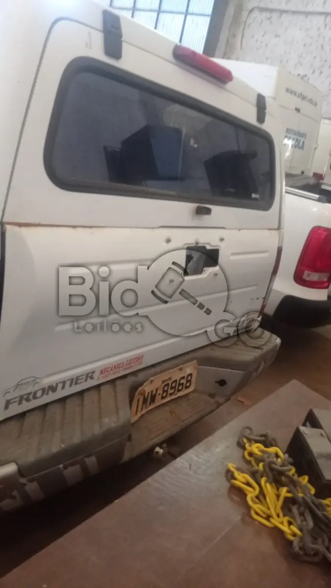 LOTE 006 - NISSAN/FRONTIER 4X4 SE, Ano/modelo: 2005/2006, Placa: IMW8968, Chassi: 94DCEUD226J675636, RENAVAM: 873988205, Tpo: Caminhonete, Cor: Branca, Espécie: Especial, Motor: M1A240847